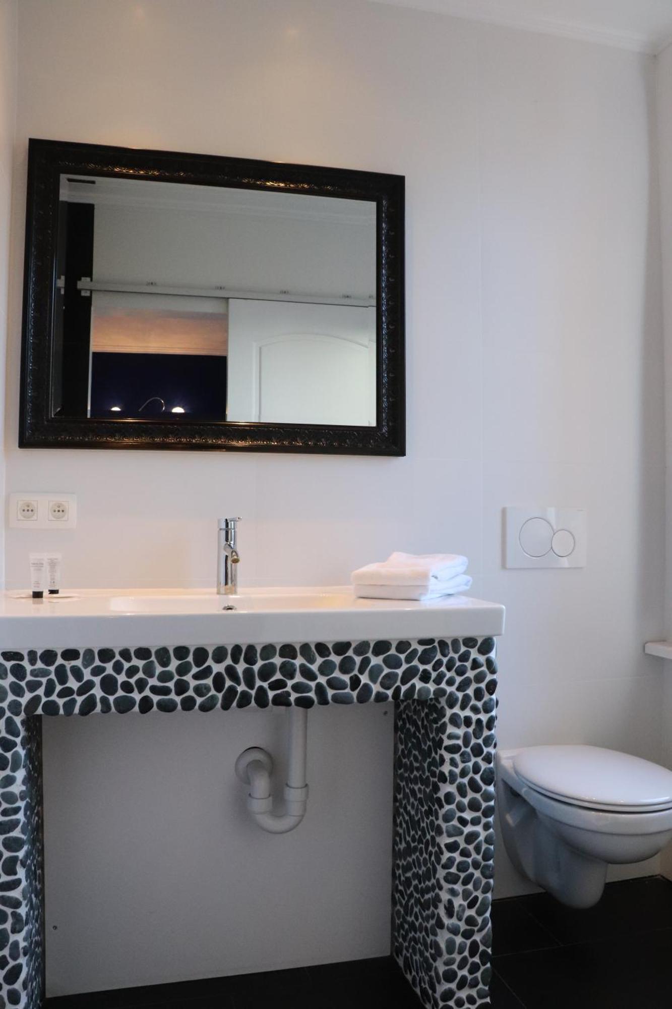 Hostel Lybeer Private Rooms Just For Two! 브뤼헤 객실 사진